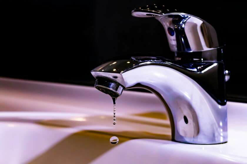 Un robinet qui goutte