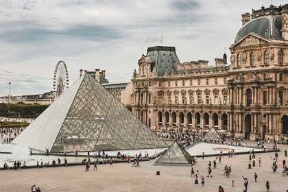 Une vue sur le musée du Louvre