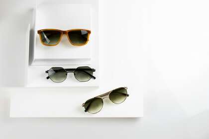 Trois paires de lunettes de soleil de différentes formes